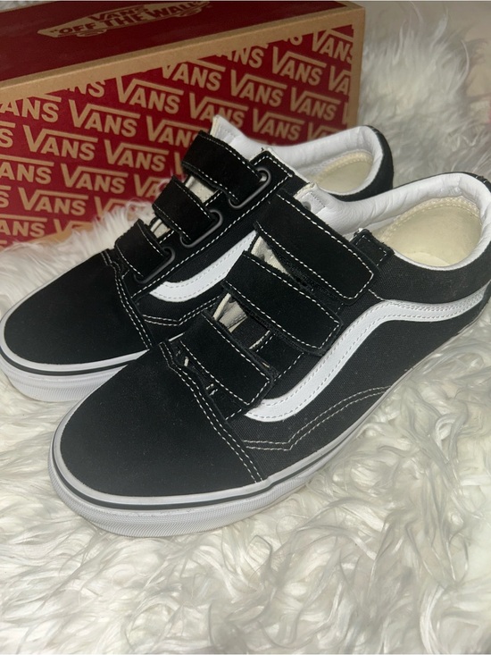 Vans Shoes - Vans Womens Black & White Velcro Old Skool Sneakers